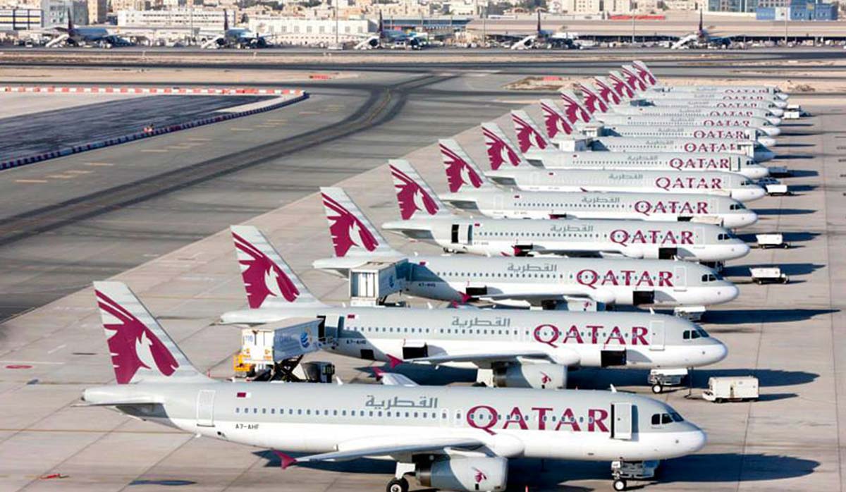 Катар купить авиабилет. Катар Эйрлайнс самолеты. Катар аэропорт. Самолет Катар Эйрвейз. Авиакомпания Катар парк самолетов.