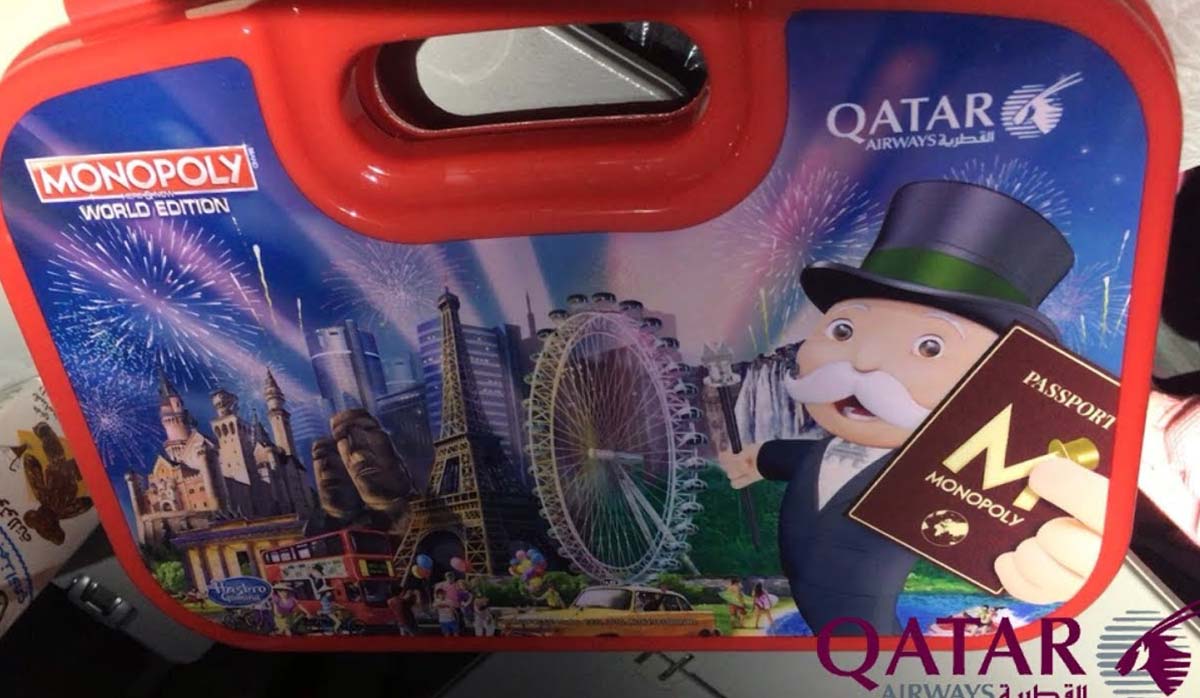 هدیه کودکان در هواپیما قطری
