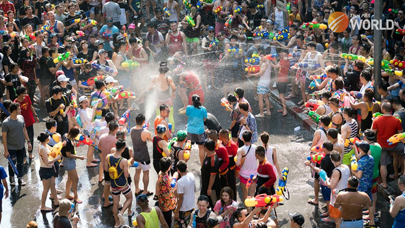 جشن آب تایلند در بانکوک