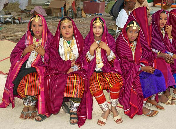 نوع پوشش زنان و دختران عمان چگونه است؟