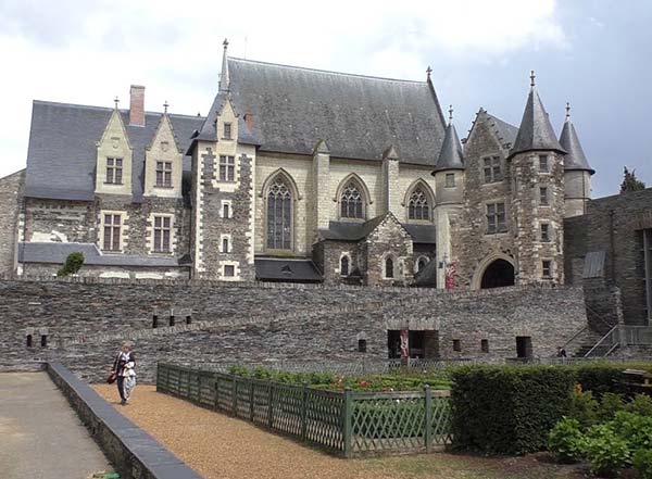 تاریخچه قلعه آنژه در فرانسه