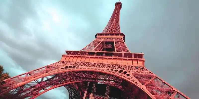 بهترین فصل برای سفر به پاریس جهت بازدید از برج ایفل پاریس