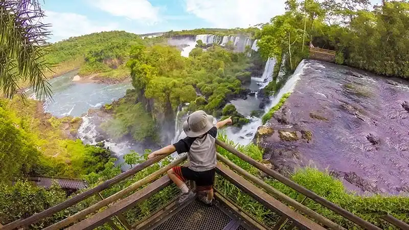 مشاهده آبشار ایگواسو از سمت برزیل و آرژانتین