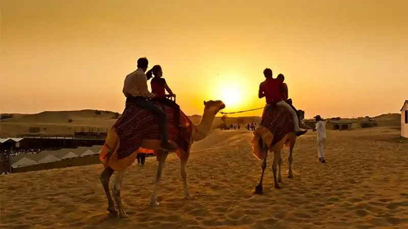 تجربه‌ی سوارکاری شتر در سافاری دبی