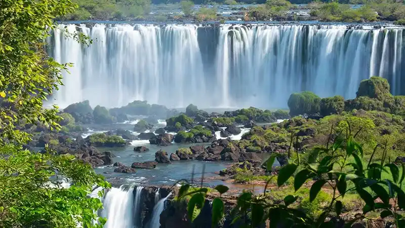 معرفی آبشار ایگواسو، بزرگ‌ترین آبشار کشور برزیل