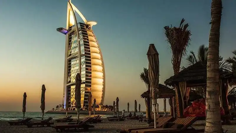 زیبایی‌های برج العرب دبی: نمادی از شهر و تجربه‌ای منحصربه‌فرد