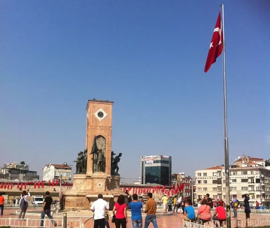   میدان تکسیم