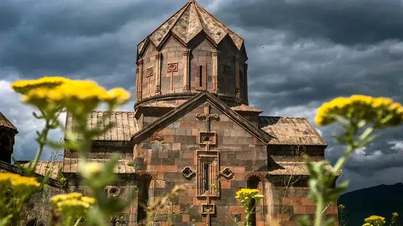 بازدید از صومعه گغارد از تفریحات مجردی ارمنستان