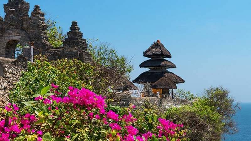 معبد اولو واتو از زیباترین جاذبه های گردشگری بالی