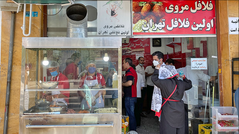بهترین ساندویچی‌های تهران کدامند؟ فلافل مروی بازار 
