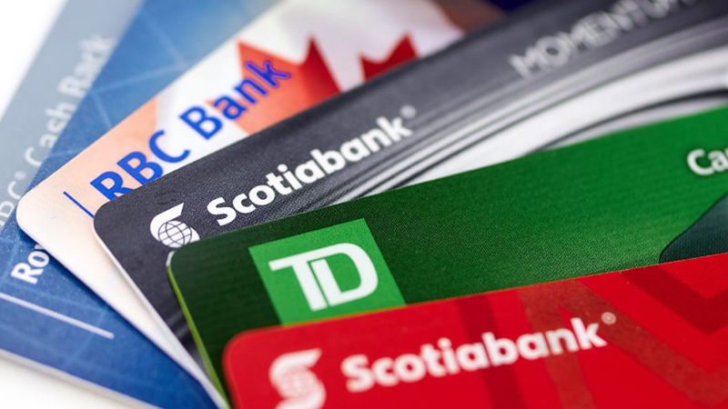 افتتاح حساب بانکی در کانادا با ویزای توریستی 