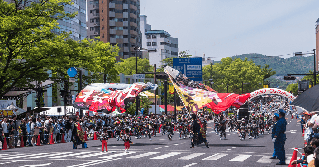 رژه جشنواه گل هیروشیما