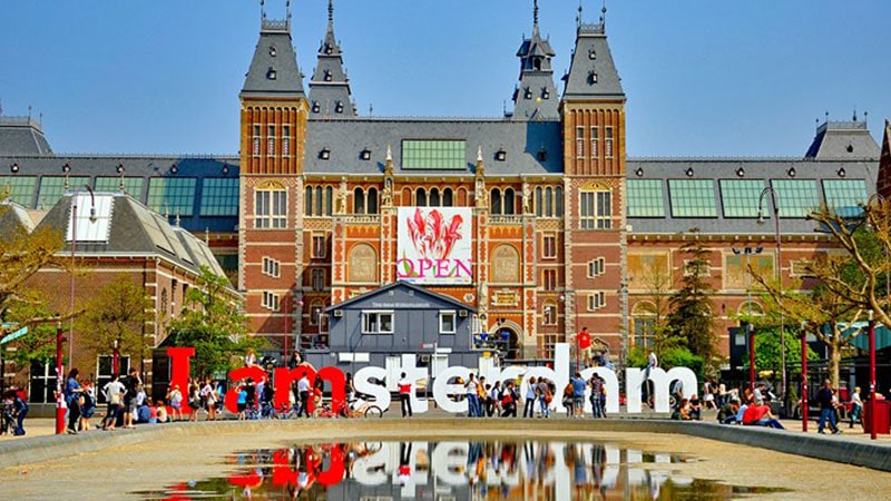 موزه Rijksmuseum از جاذبه های آمستردام