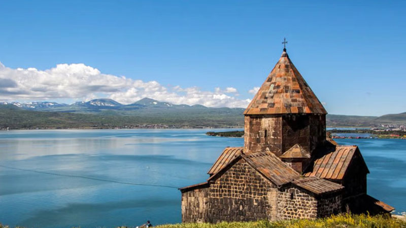 دریاچه سوان؛ دیدنی‌ترین مکان توریستی در ارمنستان