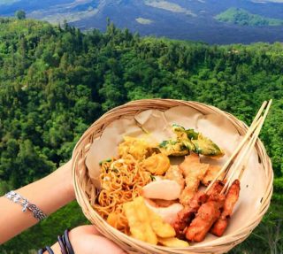 تجربه‌ای متفاوت از طعم‌ها با غذاهای خیابانی بالی