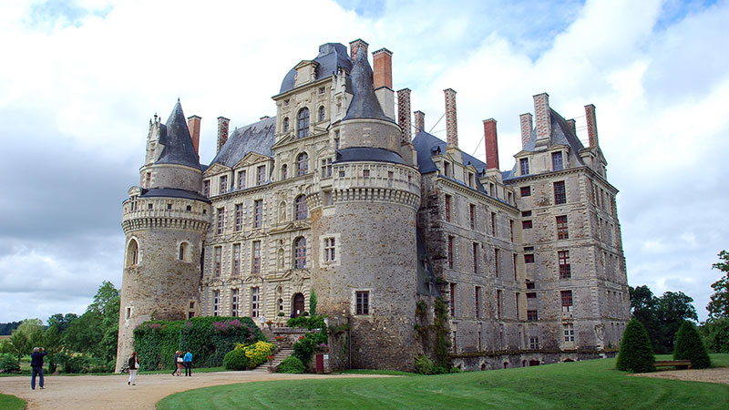 قلعه چاتو بریساک فرانسه (Château de Brissac, Maine-et-Loire) از ترسناک ترین مکان های دنیا