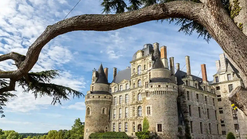 قلعه چاتو بریساک فرانسه (Château de Brissac, Maine-et-Loire) از ترسناک ترین مکان های دنیا