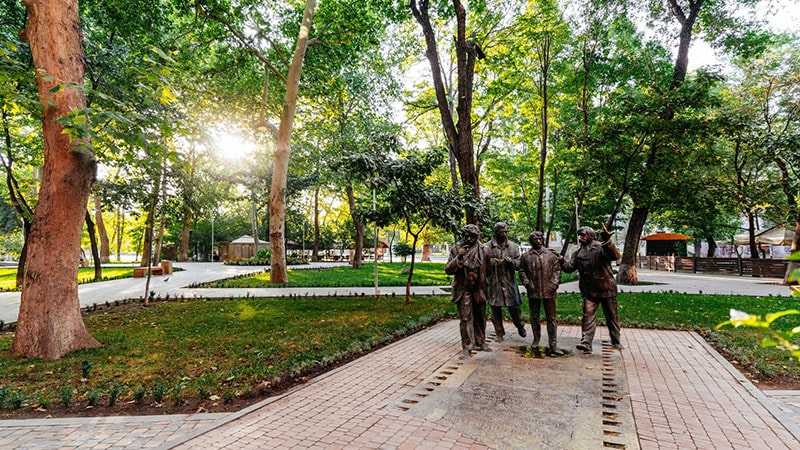 پارک عشاق (Lovers’ Park) از رمانتیک‌ترین جاذبه های گردشگری ایروان