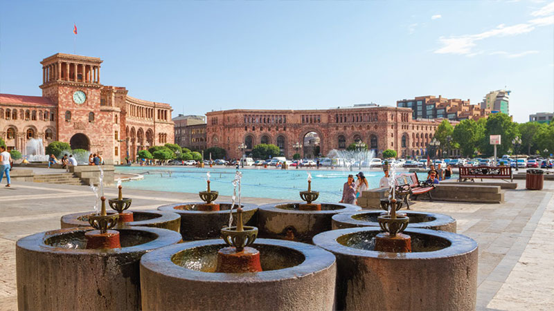 میدان جمهوری (Republic Square) از معروفترین جاذبه های گردشگری ایروان