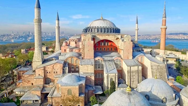 بازدید از مسجد ایاصوفیه (Hagia Sophia) از بهترین تفریحات خانوادگی در استانبول