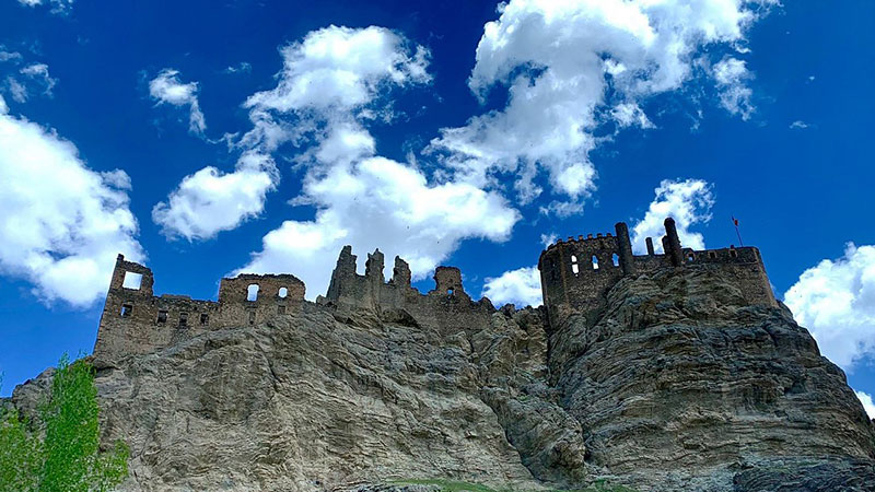 قلعه هوشاپ از جاهای دیدنی وان ترکیه