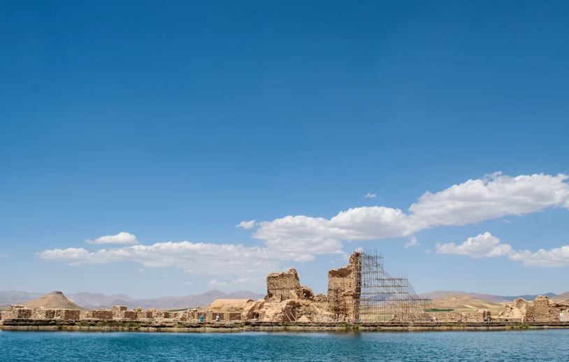 تخت سلیمان در کدام شهر قرار دارد / تخت سلیمان کجاست