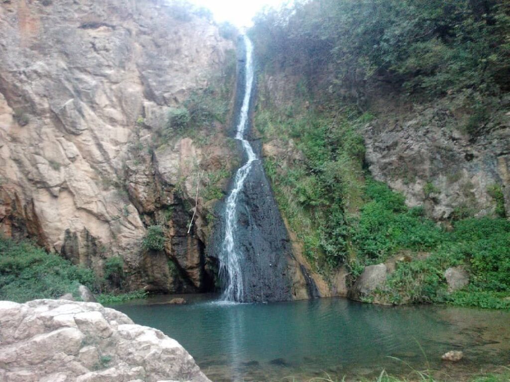  آبشار کلات نادری از ییلاقات مشهد