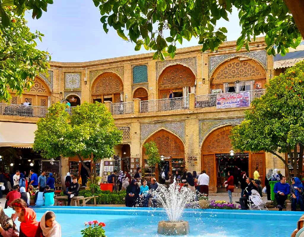 سرای مشیر؛ تقاطع رنگ، نقش و اصالت در بازارهای سنتی شیراز