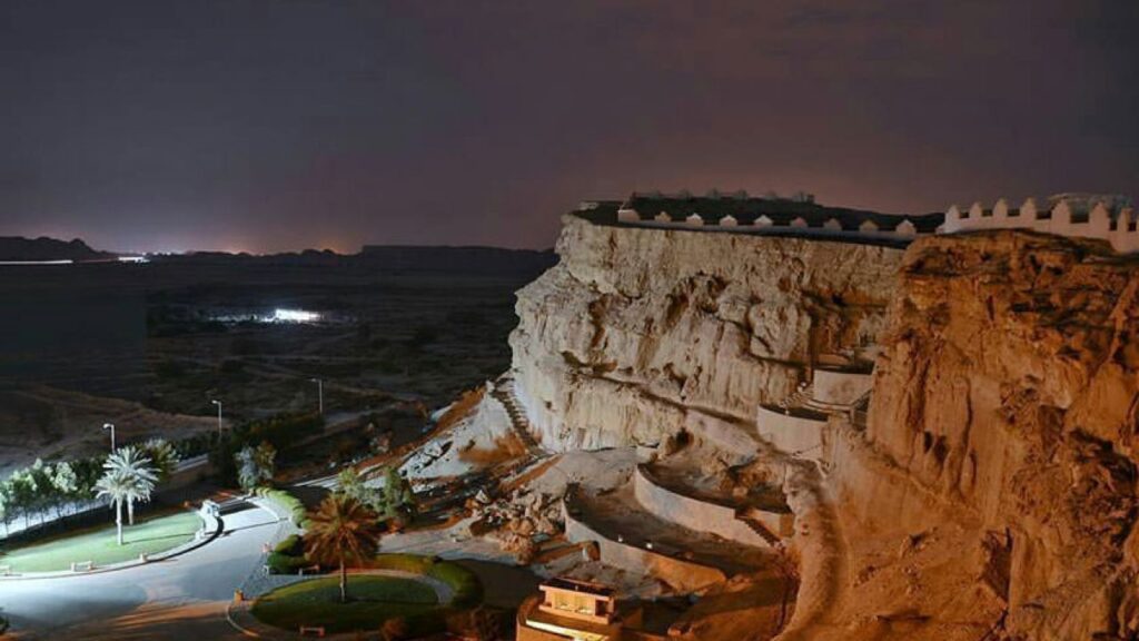 راه دسترسی به غار خربس قشم