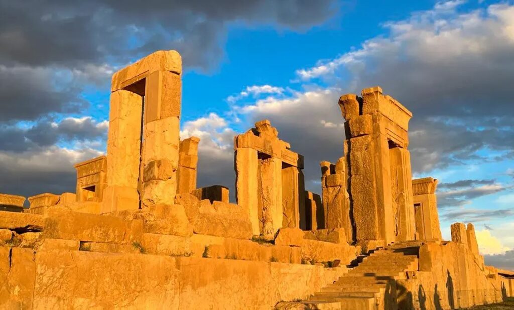 لیست کامل جاذبه‌های تاریخی شیراز که باید قبل از سفر بشناسید