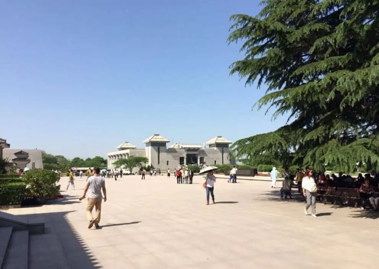 قدمزدن روی دیوار باستانی شهر شیآن چین